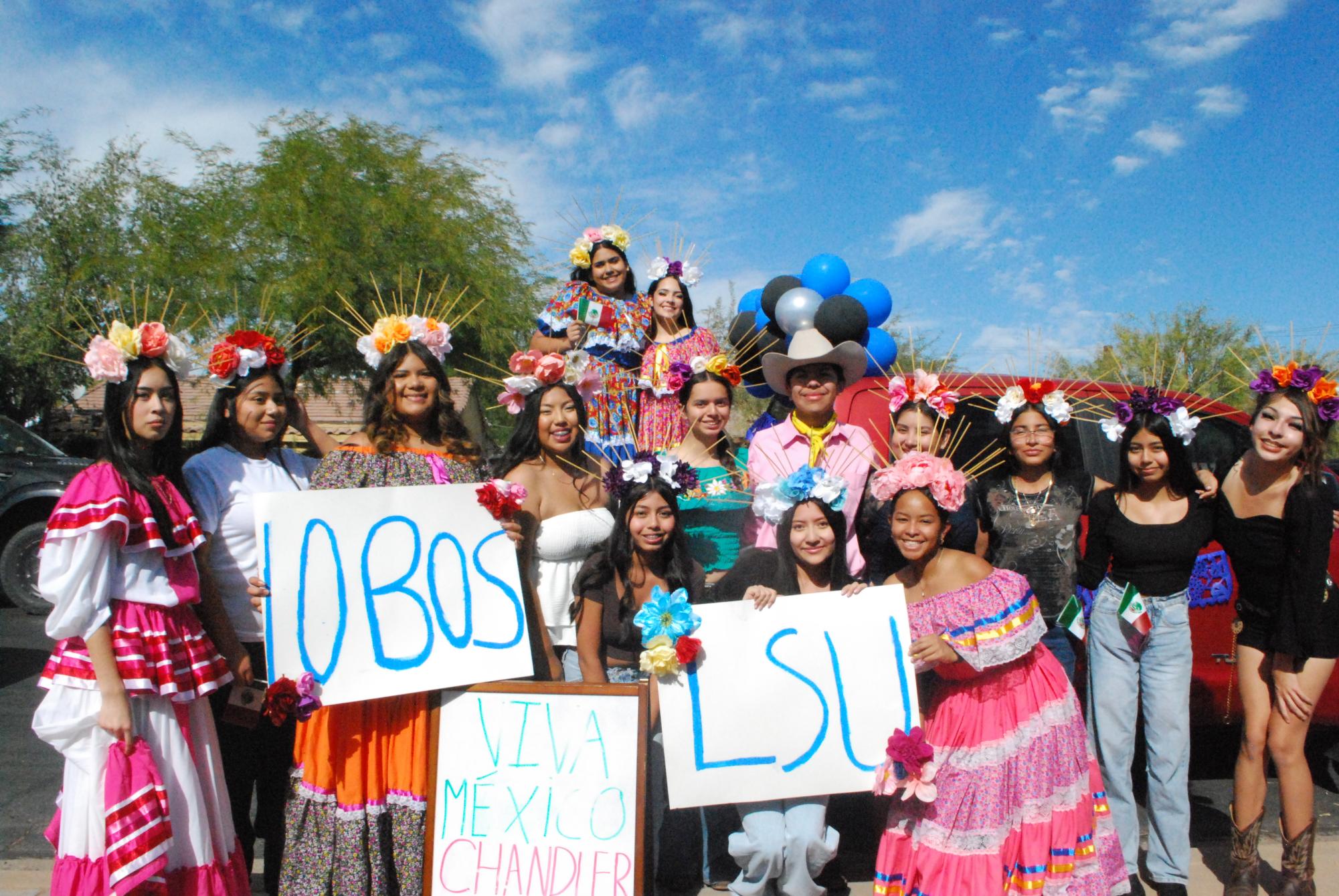 Chandler's Homecoming parade blends tradition, modern school spirit