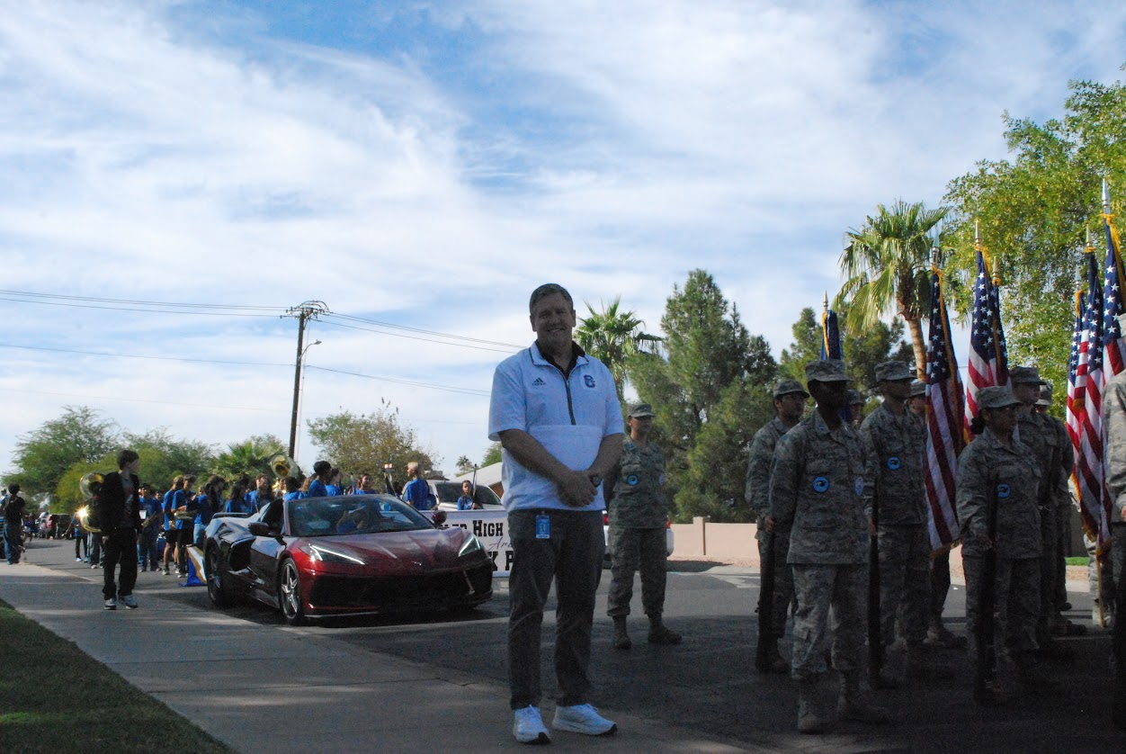 Chandler's Homecoming parade blends tradition, modern school spirit