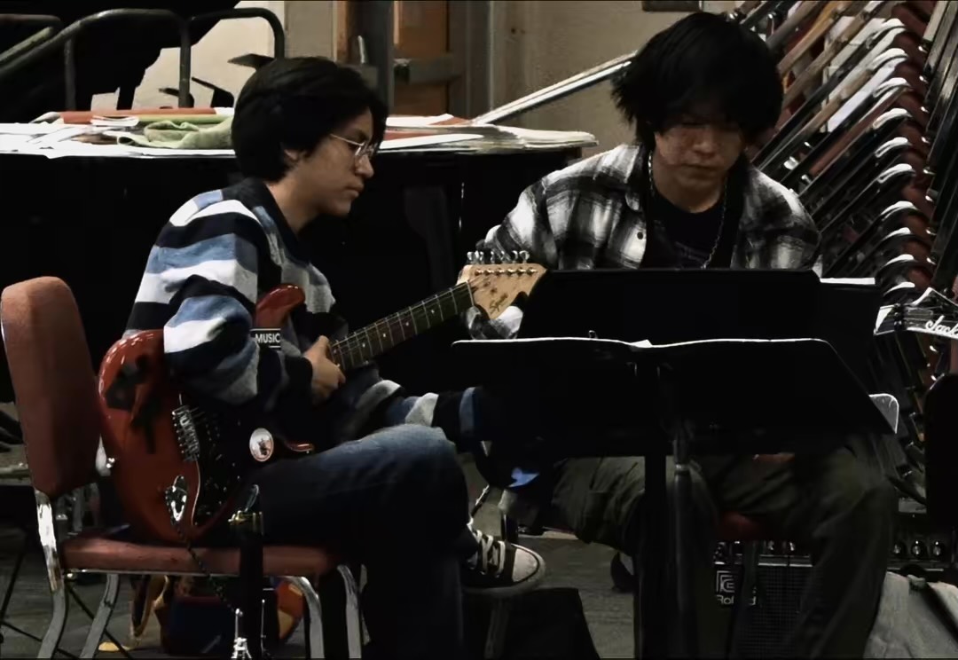 Chandler High Jazz Band performs for diners at Pita Jungle on Tues, Nov 18, 2025