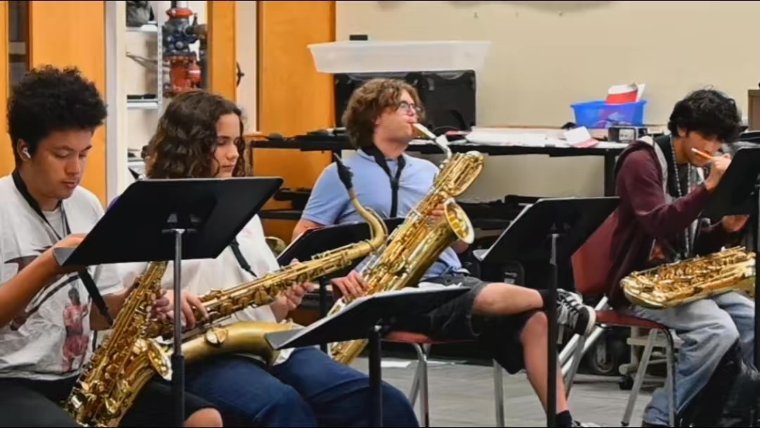 Chandler High Jazz Band performs for diners at Pita Jungle on Tues, Nov 18, 2025
