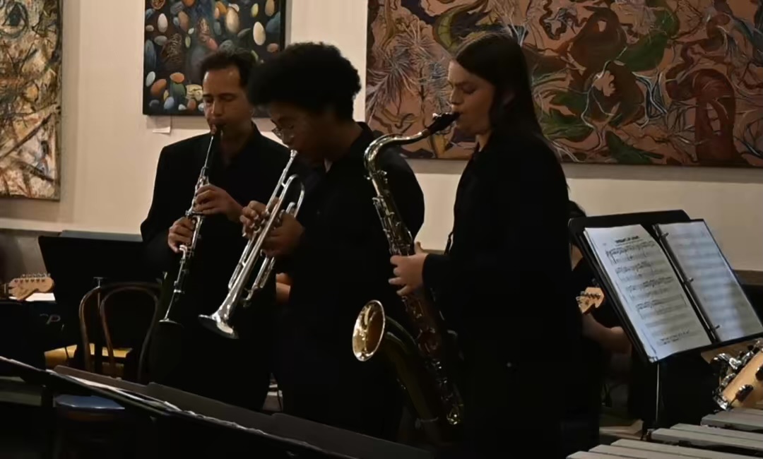 Chandler High Jazz Band performs for diners at Pita Jungle on Tues, Nov 18, 2025